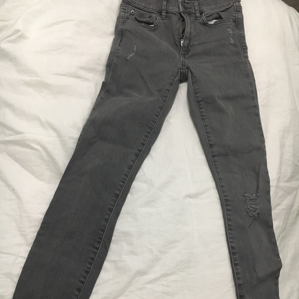 Skinny black jean